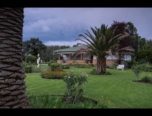 4 BEDROOM HOUSE FOR SALE IN NIEU BETHESDA